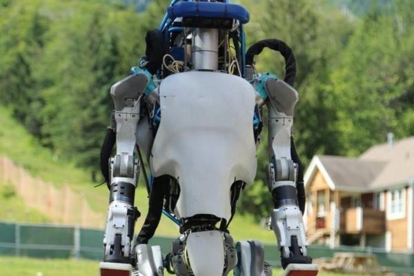 Робот Boston Dynamics научился паркуру